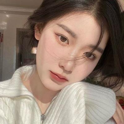 穿黄靴子的女孩